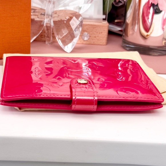 SOLD Louis Vuitton Pink Vernis Agenda - Picture 6 of 11